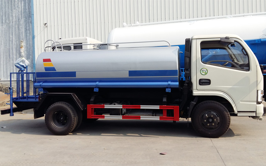 國五灑水車 環(huán)衛(wèi)系列中的高效環(huán)保利器